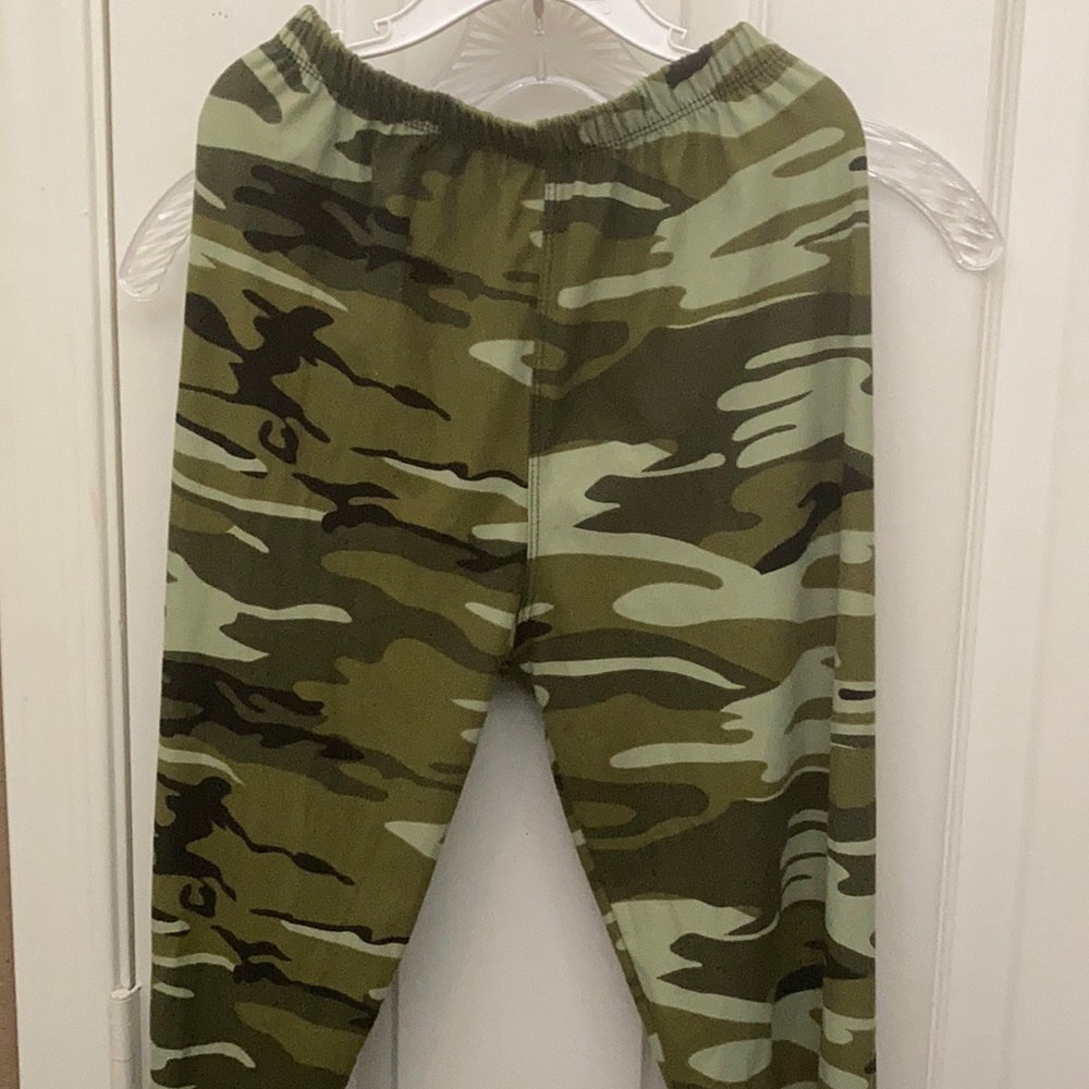 FINAL MARKDOWN J village junior camo leggings o s f m